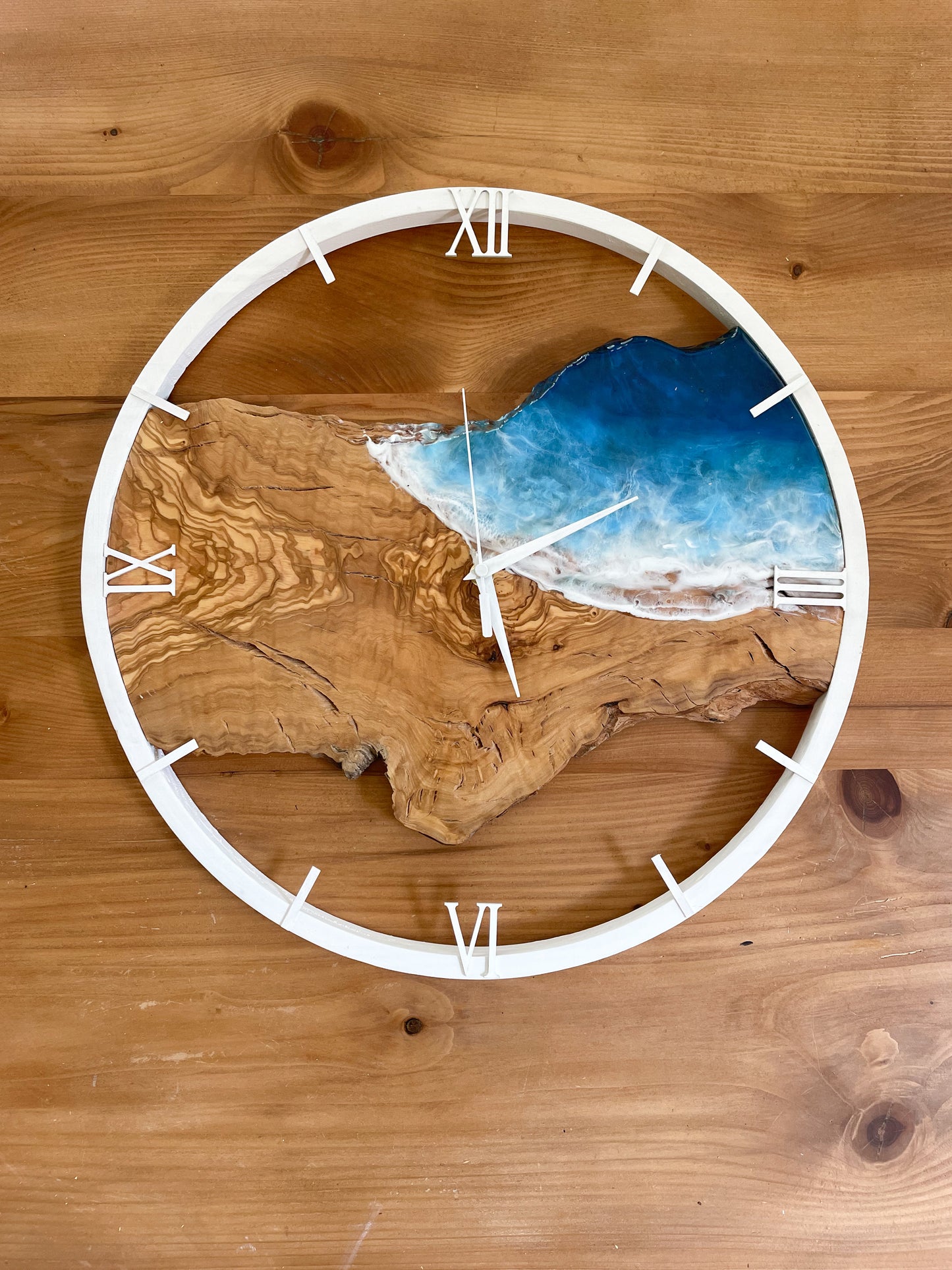 Horloge Olivier résine epoxy écume