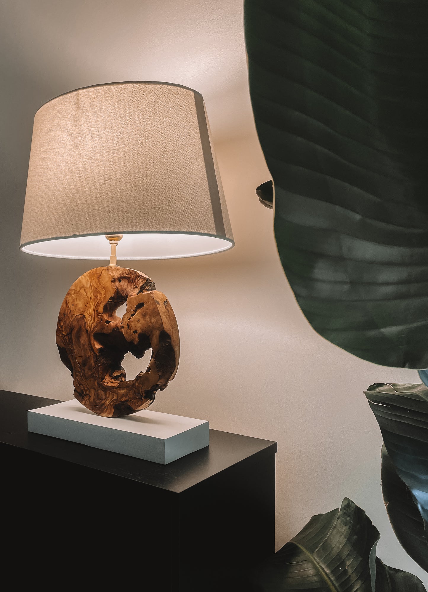 Lampe bois d'olivier massif