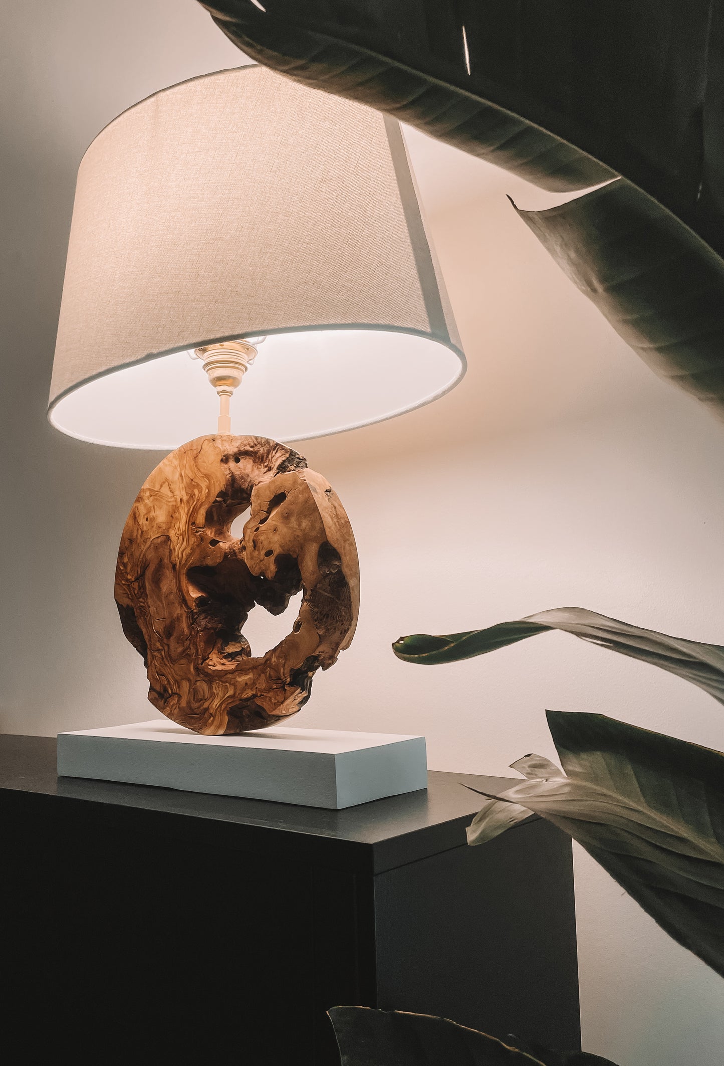 Lampe bois d'olivier massif