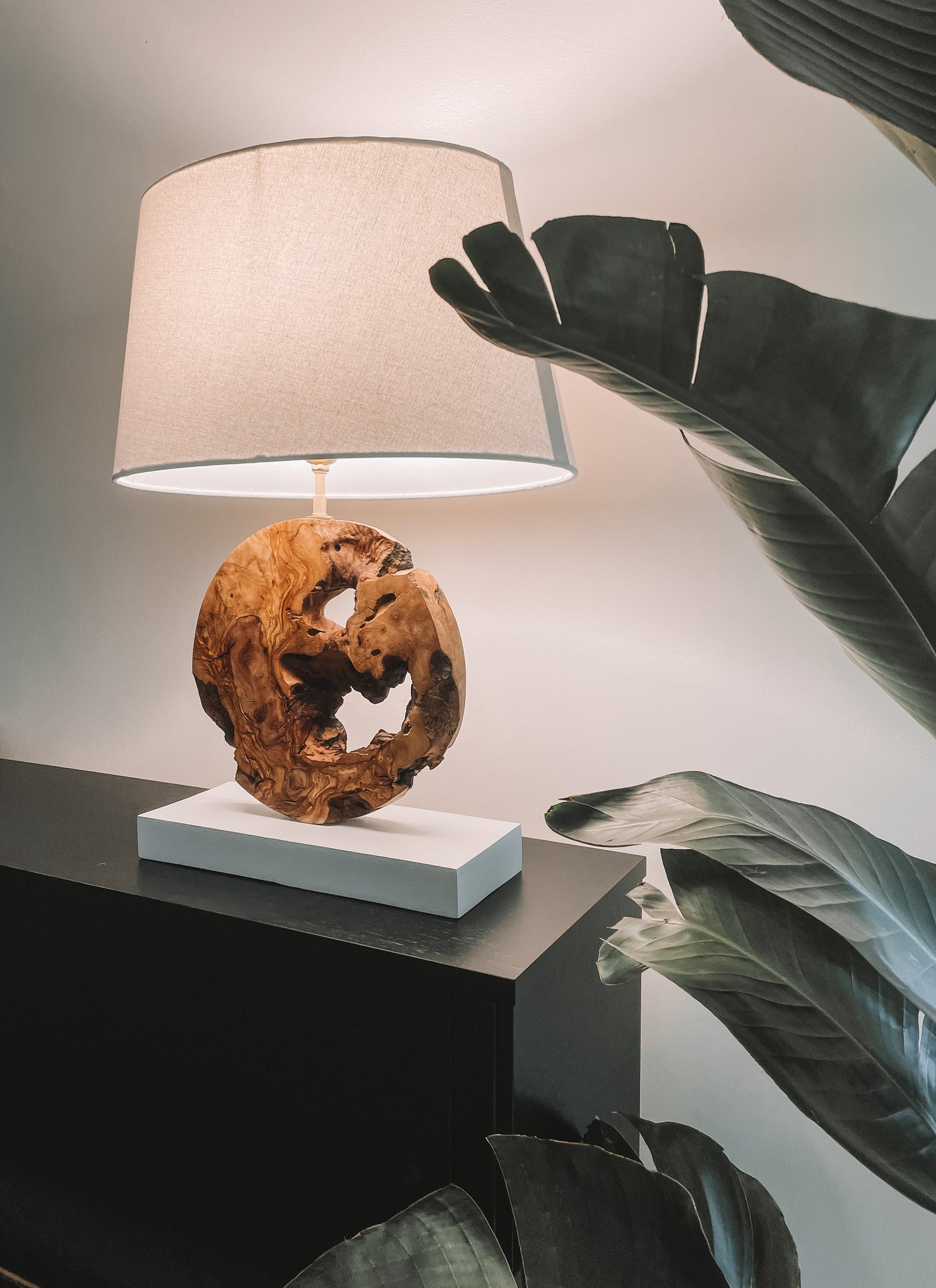 Lampe bois d'olivier massif